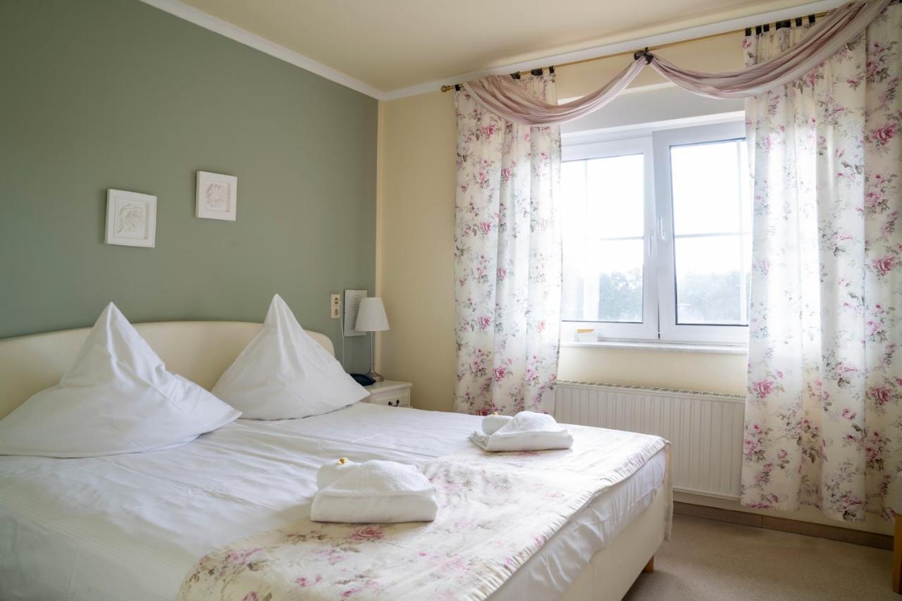 Hotel Am Wald B&B Michendorf Buitenkant foto